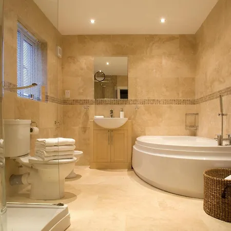 Holiday home 2 Bed In Lcc47