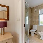 2 Bed In Oc-lcc47 Vakantiehuis *